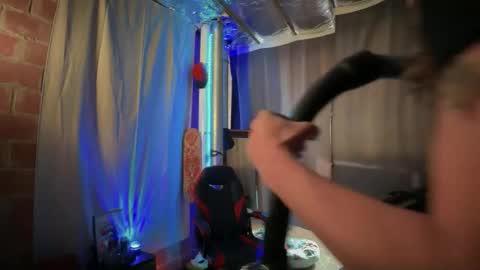 Snapshot of cloudeevee chatting on 09.28.25 CloudEevee online show from 09.28.25