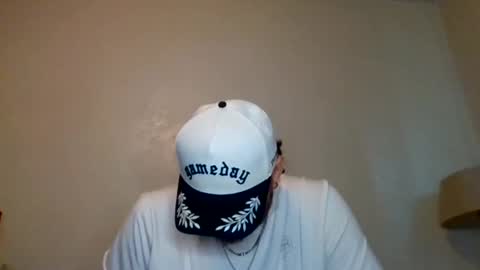 Snapshot of cloudyydayzz chatting on 04.12.26 tallhungandcloudy online show from 04.12.26