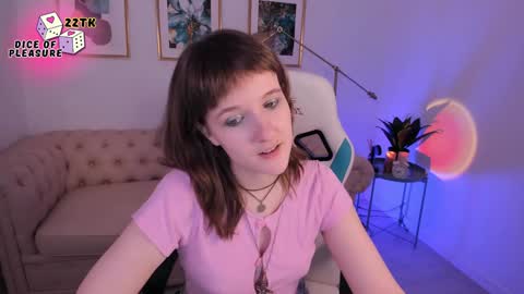 Snapshot of clover_red chatting on 12.03.24 Clover follow me online show from 12.03.24