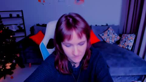 Snapshot of clover_red chatting on 01.04.25 Clover follow me online show from 01.04.25