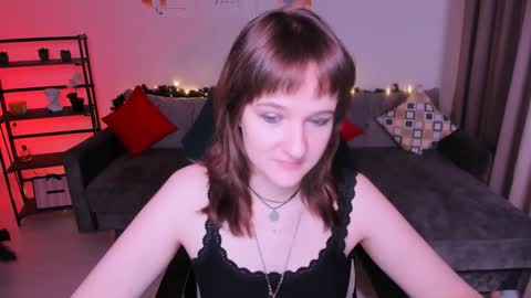 Snapshot of clover_red chatting on 01.05.25 Clover follow me online show from 01.05.25