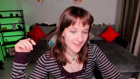 Snapshot of clover_red chatting on 01.07.25 Clover follow me online show from 01.07.25