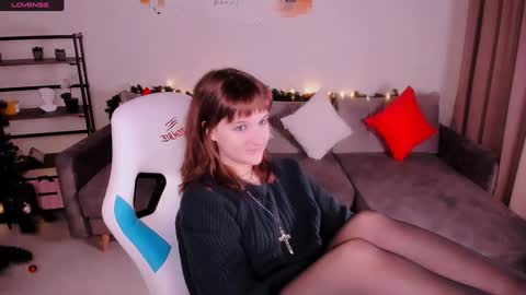 Snapshot of clover_red chatting on 01.09.25 Clover follow me online show from 01.09.25