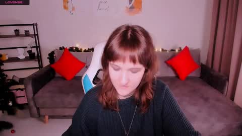 Snapshot of clover_red chatting on 01.09.25 Clover follow me online show from 01.09.25