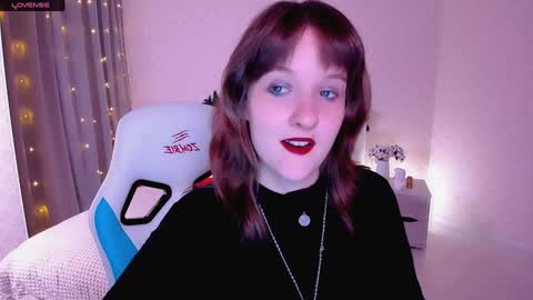 Snapshot of clover_red chatting on 01.21.25 Clover follow me online show from 01.21.25