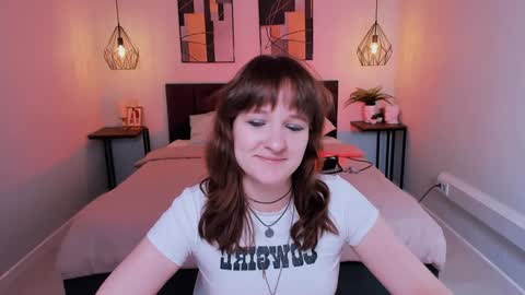 Snapshot of clover_red chatting on 02.02.25 Clover follow me online show from 02.02.25