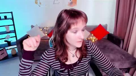 Snapshot of clover_red chatting on 03.09.25 Clover follow me online show from 03.09.25