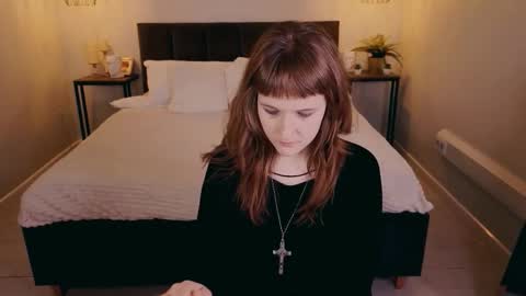 Snapshot of clover_red chatting on 09.15.25 Clover follow me online show from 09.15.25