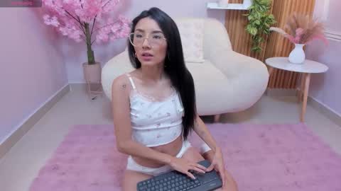 Snapshot of cloy_baby chatting on 10.13.25 Eilyn online show from 10.13.25