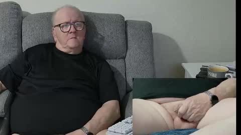 Snapshot of cockneymack51 chatting on 09.25.25 Charlie. online show from 09.25.25