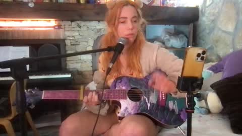 Pee Whore online show from 11.21.25