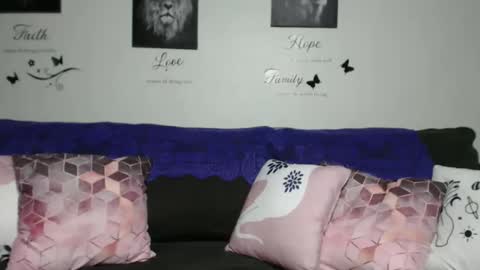 Snapshot of cocoscreamy chatting on 03.19.26 CocosCreamy online show from 03.19.26