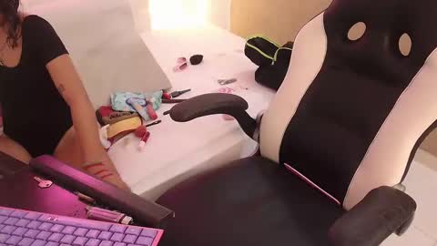 coffe_eyes online show from 10.31.25