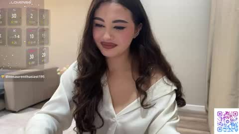 Snapshot of coffee_wihtout_milk chatting on 04.23.26 Yumi online show from 04.23.26