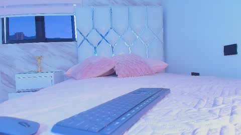 Snapshot of colett_hall chatting on 10.31.25 colett online show from 10.31.25