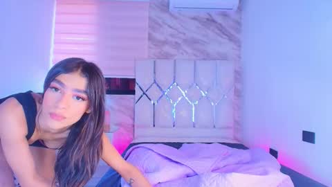 Snapshot of colett_hall chatting on 11.07.25 colett online show from 11.07.25