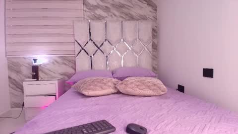 Snapshot of colett_hall chatting on 11.08.25 colett online show from 11.08.25