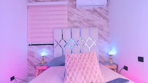 Snapshot of colett_hall chatting on 11.13.25 colett online show from 11.13.25