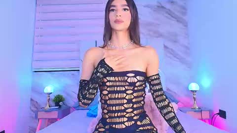 Snapshot of colett_hall chatting on 11.23.25 colett online show from 11.23.25