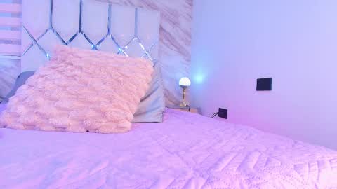 Snapshot of colett_hall chatting on 11.26.25 colett online show from 11.26.25