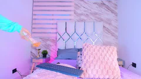 Snapshot of colett_hall chatting on 01.06.26 colett online show from 01.06.26