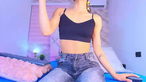 Snapshot of colett_hall chatting on 01.10.26 colett online show from 01.10.26