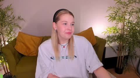 Snapshot of colleen_blake chatting on 05.20.26 Collen Mon Tue Wed Thu Fri GMT 3 0300am - 0900am online show from 05.20.26