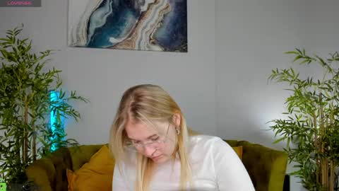 Snapshot of colleen_blake chatting on 05.26.26 Collen Mon Tue Wed Thu Fri GMT 3 0300am - 0900am online show from 05.26.26