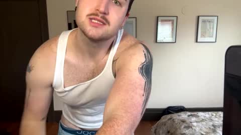 Snapshot of collegeboy417 chatting on 02.06.25 collegeboy417 online show from 02.06.25