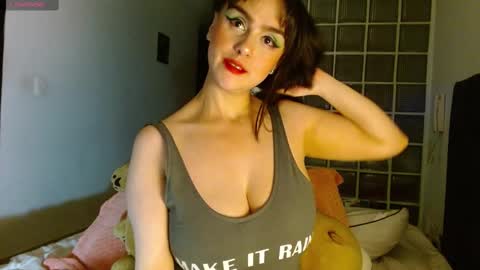 Snapshot of collette_beaufoy chatting on 02.16.25 Collette online show from 02.16.25