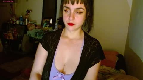 Snapshot of collette_beaufoy chatting on 10.11.25 Collette online show from 10.11.25
