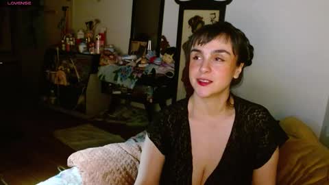 Snapshot of collette_beaufoy chatting on 10.14.25 Collette online show from 10.14.25