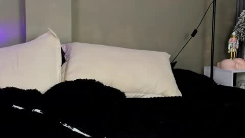 Snapshot of conielaurenth chatting on 12.23.24 conielaurenth online show from 12.23.24