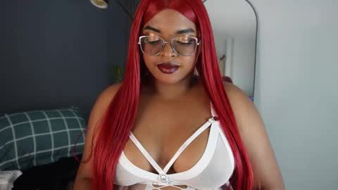 Snapshot of conielaurenth chatting on 03.11.25 conielaurenth online show from 03.11.25