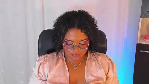 Snapshot of conielaurenth chatting on 10.03.25 conielaurenth online show from 10.03.25