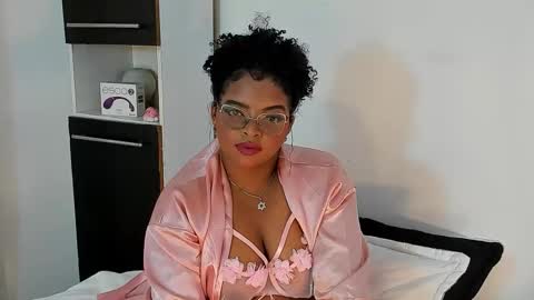 Snapshot of conielaurenth chatting on 12.03.25 conielaurenth online show from 12.03.25