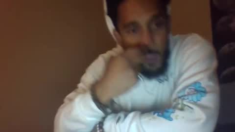 Snapshot of convertibl chatting on 12.28.24 convertibl online show from 12.28.24