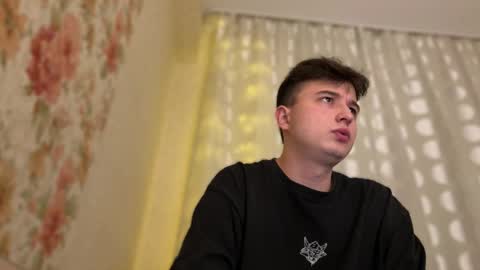 Snapshot of coolskum00 chatting on 12.01.25 Lisa and Alen online show from 12.01.25