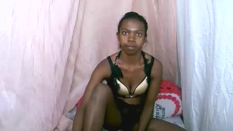 Snapshot of coquine_lara chatting on 06.01.26 coquine_lara online show from 06.01.26