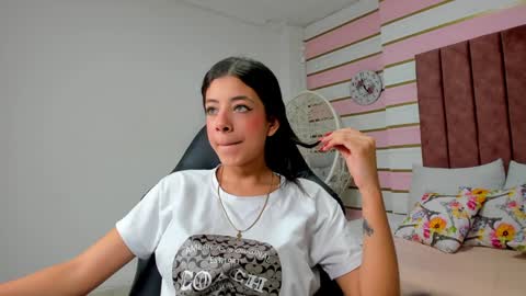 Snapshot of coral_taylorr chatting on 12.15.24 Coral online show from 12.15.24