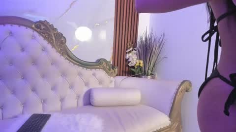 Snapshot of coraliebronson chatting on 11.29.25 Coralie Bronson online show from 11.29.25