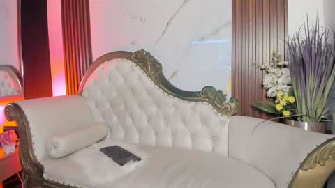 Snapshot of coraliebronson chatting on 12.04.25 Coralie Bronson online show from 12.04.25