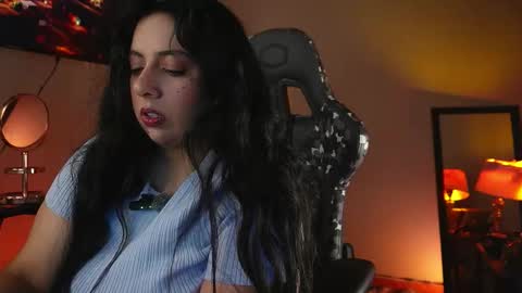 Snapshot of coraline_latin chatting on 10.07.25 Coraline online show from 10.07.25