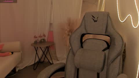 Snapshot of coramiel chatting on 03.18.26 little girl who is always right or just Cora online show from 03.18.26