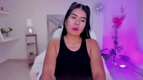 Snapshot of corina_white chatting on 03.05.25 Corina White online show from 03.05.25