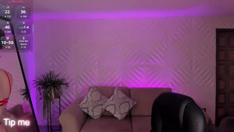 Snapshot of corinnerusso chatting on 10.28.25 Corinne Russo online show from 10.28.25