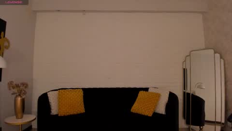 Snapshot of corinnerusso chatting on 01.10.26 Corinne Russo online show from 01.10.26