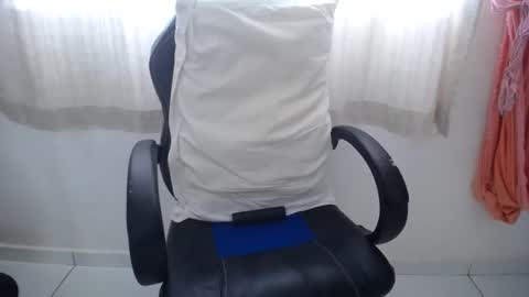 Snapshot of corolaxxl chatting on 10.01.25 corolaxxl online show from 10.01.25