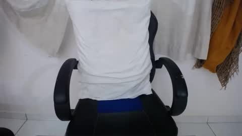 Snapshot of corolaxxl chatting on 10.21.25 corolaxxl online show from 10.21.25