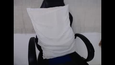 Snapshot of corolaxxl chatting on 11.25.25 corolaxxl online show from 11.25.25